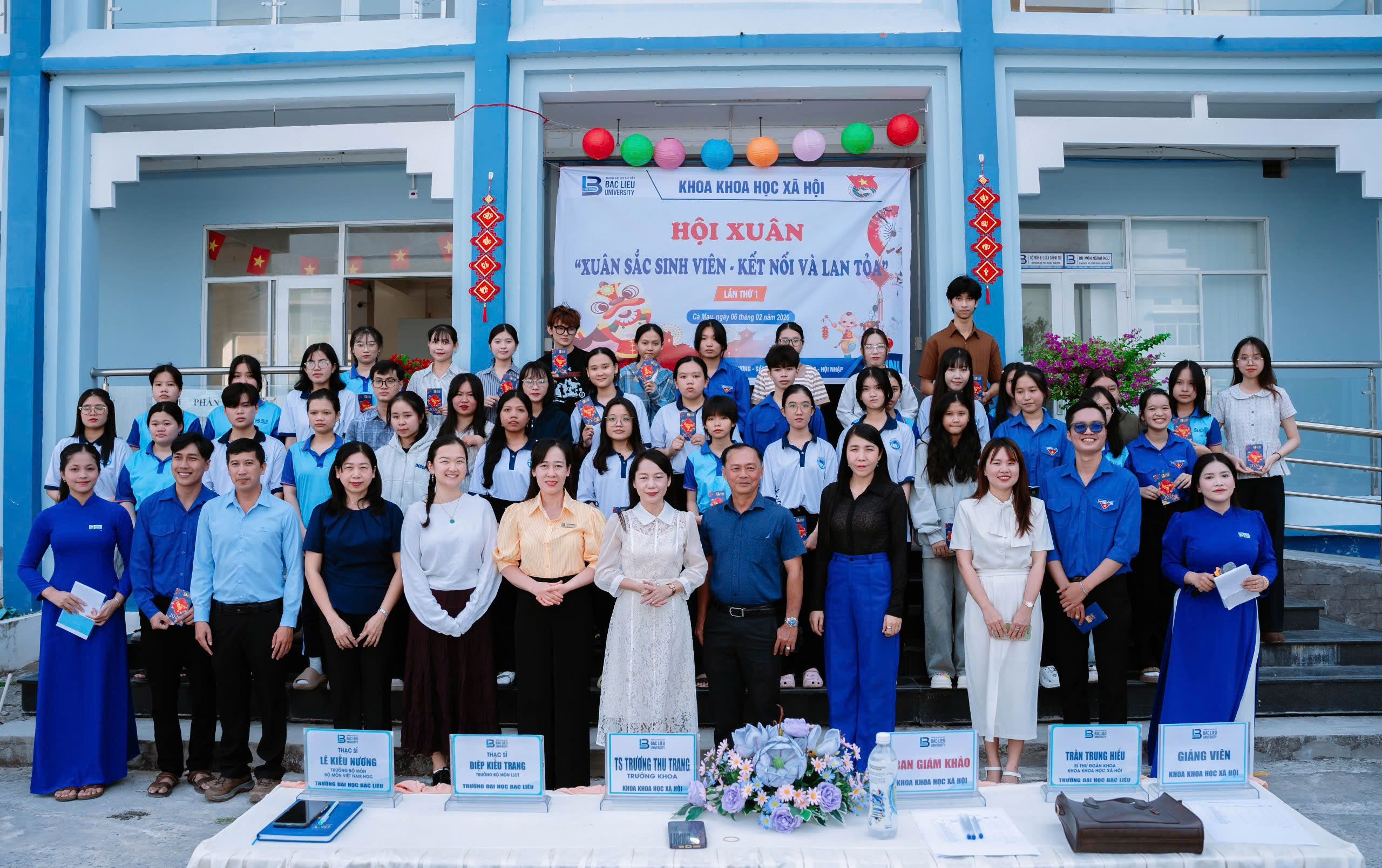 Ấm áp Hội xuân “Xuân sắc sinh viên” lần thứ I và trao 41 phần quà 